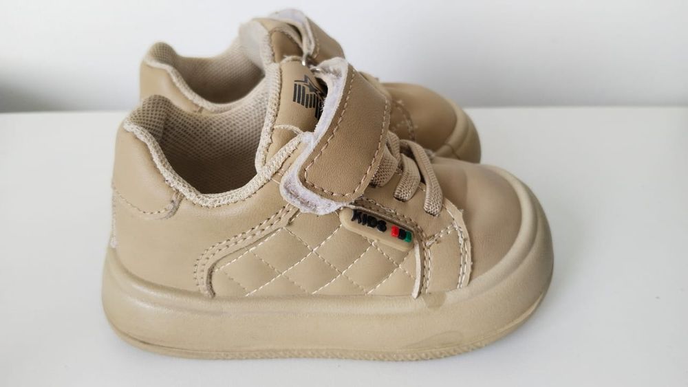 Детские кроссовки