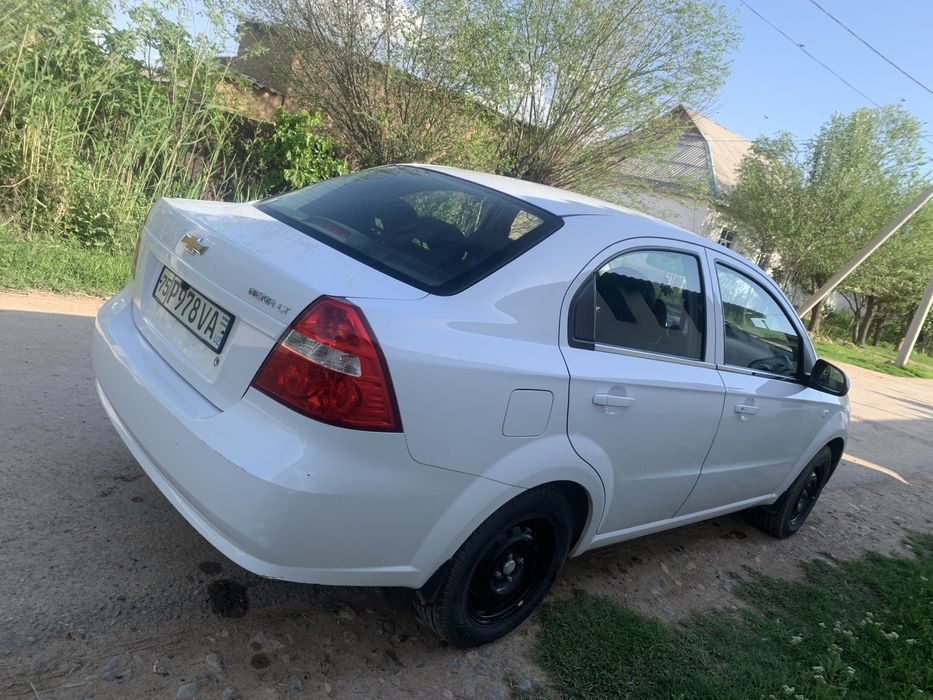 Нексия 3 сотилади.