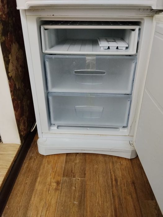 Холодильник InDESIT