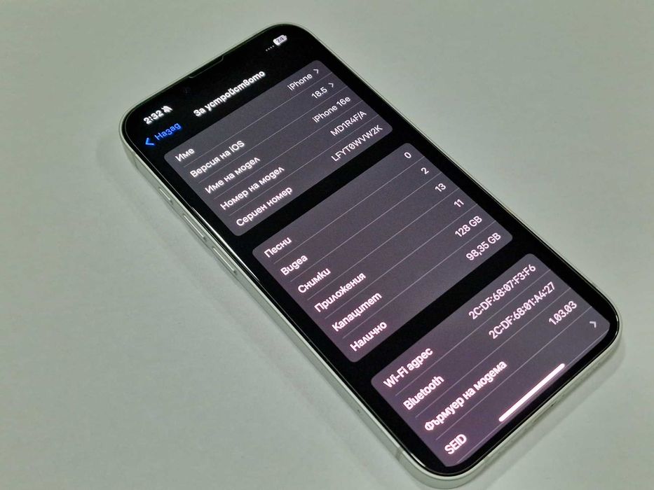 Apple iPhone 16e 128GB / 100%