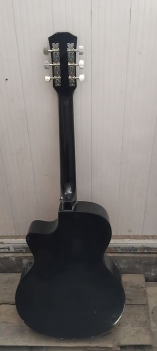 Gitara  holati yaxshi yagi 1 Hali 1 oyham bõlmadi olinganiga