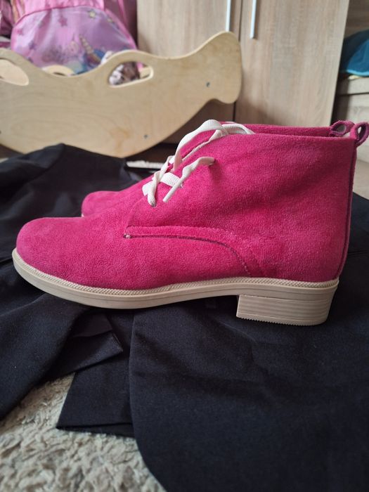 Нови розови боти