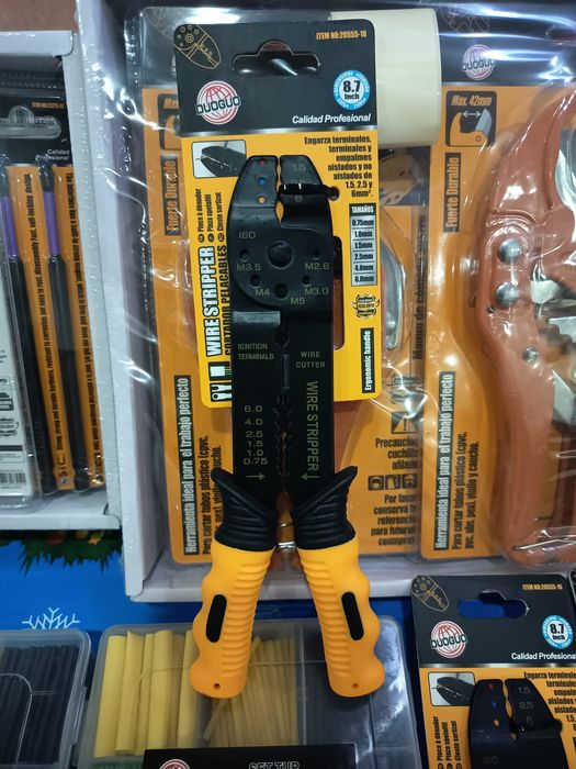 Scule de mână Noi.