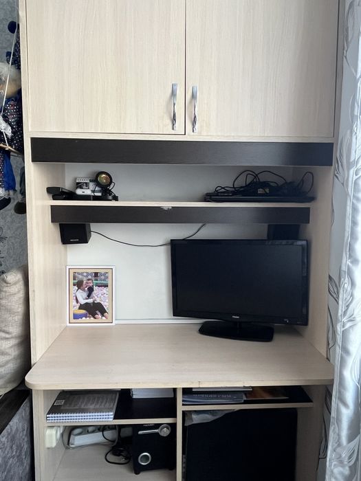 Стол для учебы ,не дорого в хорошем состояние