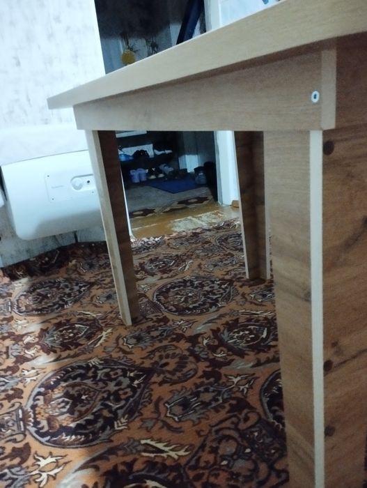 Продам кухонный стол.