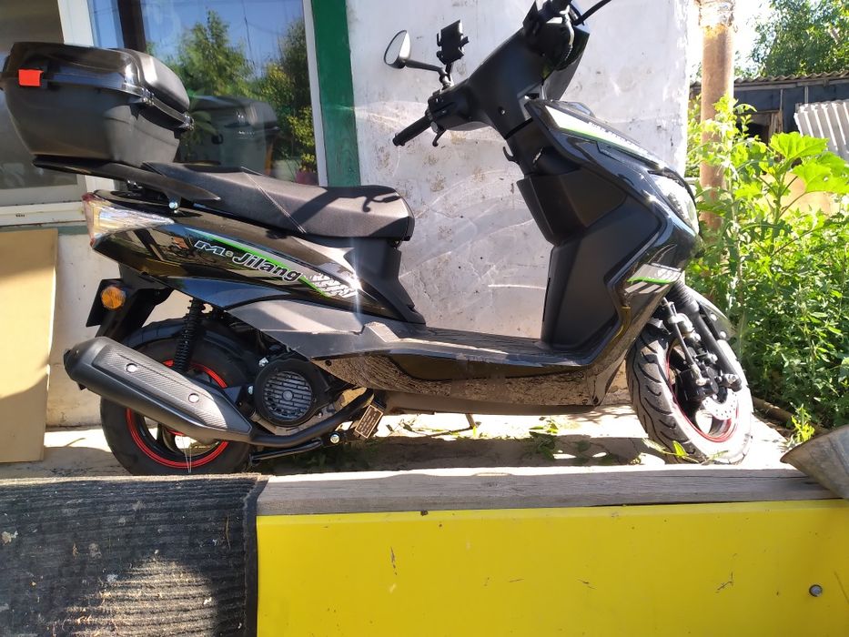 Продам скутер новую