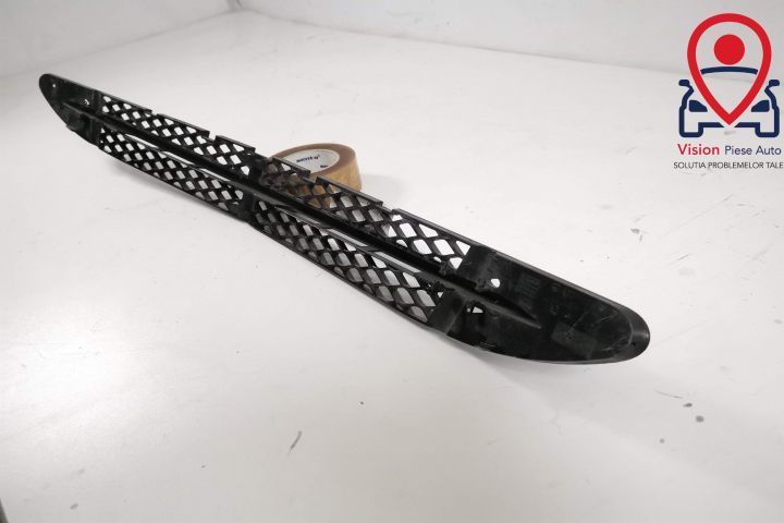 Grila Centrala Inferioara Fata Originala In Stare Buna Mercedes-Benz