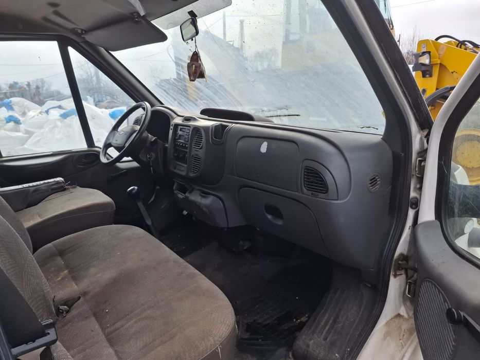 Camioneta Ford transit 5+1