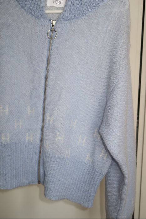 Hest син пуловер