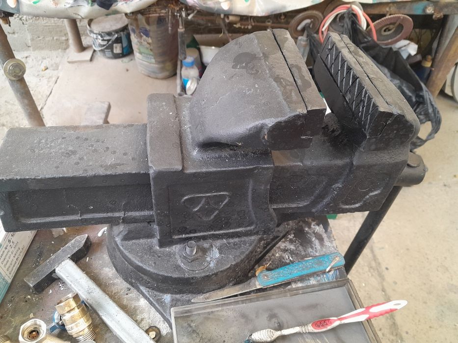 Утин.сотилади тиски катта пускач Алтай  мтз юмз янги