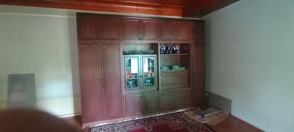 Stenka shkaf sotiladi