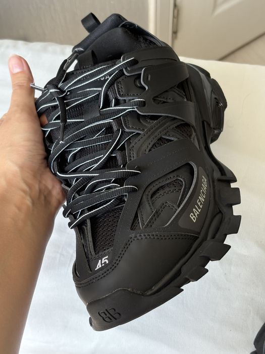 Продам новые кроссовки размер 45