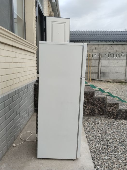 Холодильник BEKO RDSK 240M00W белый