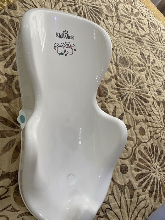 Продам ванночку для купания с горкой