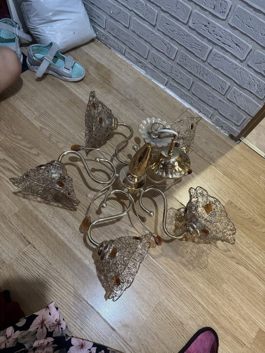 Продам 5 ти рожковую люстру