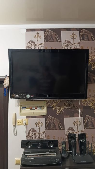Продам ЖК телевизор б/у 42", 105 см