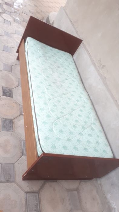 Кровать с матрасом