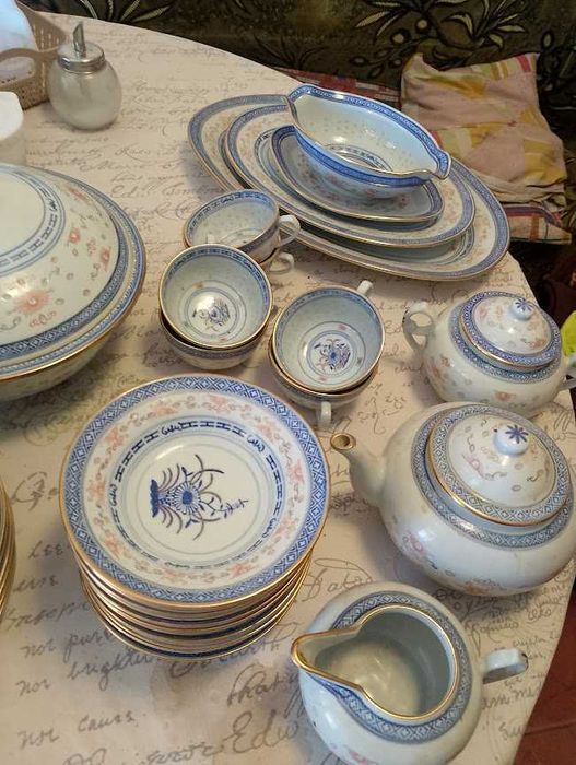 Луксозен сервиз за маса на 12 персон, китайски оризов порцелан