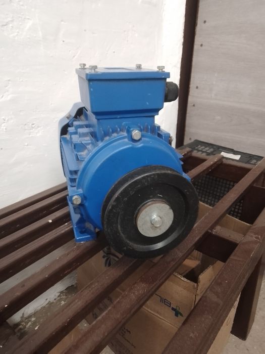 Продам электродвигатели