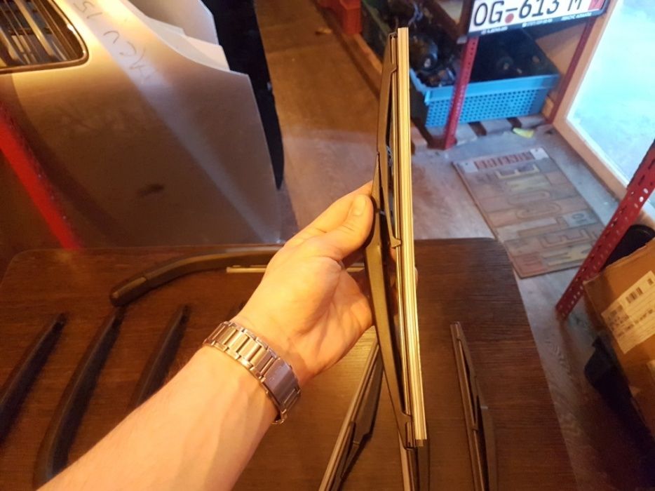 Задний дворник на Toyota Highlander