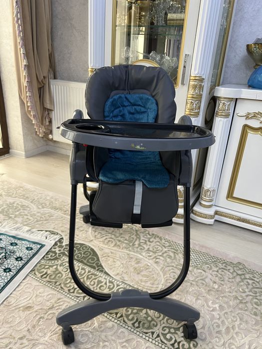 Sifatli va qulay bolalar ovqatlanish stoli — deyarli yangidek holatda!