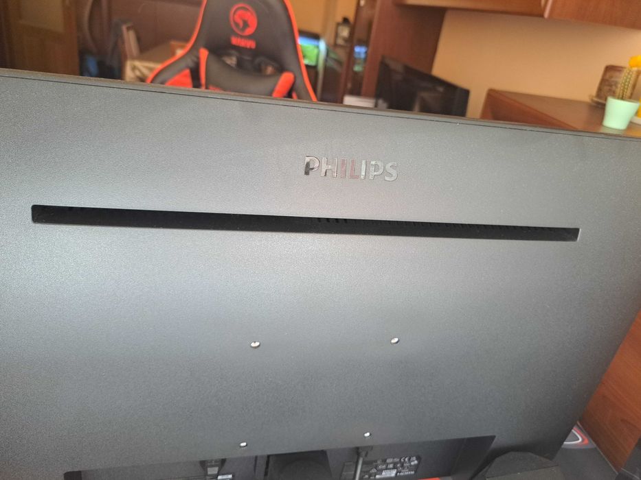 Монитор на PHILIPS 27инчов  1920x1080 full HD 100Hz