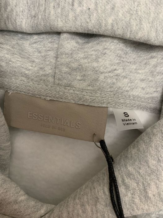 Продам кофту есеншалс