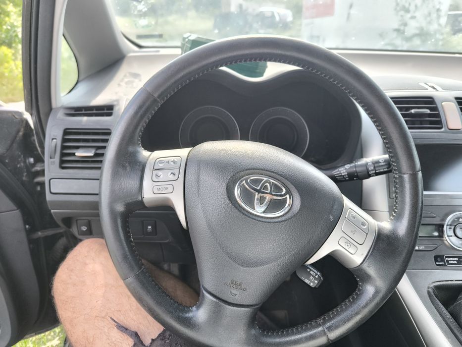 Тойота Аурис D kat На части