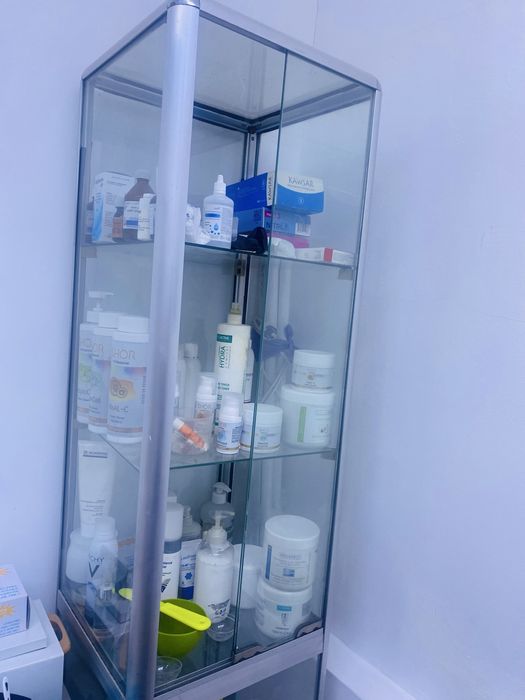 Шкаф стойка стеклянная