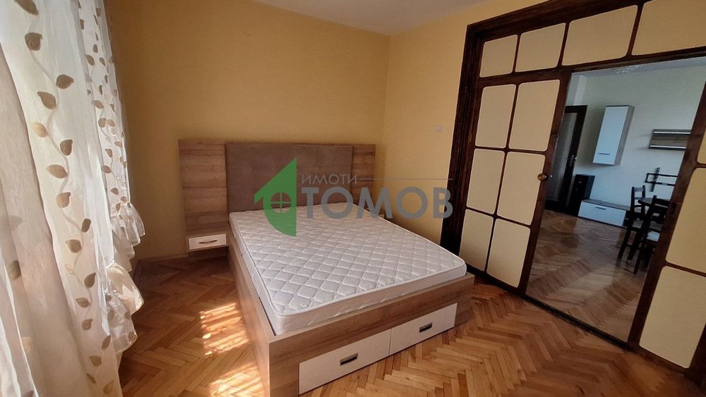 Тристаен апартамент в централната градска част