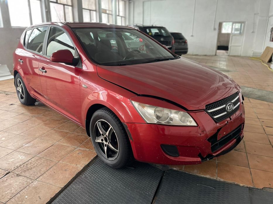 KIA Ceed 1.4i fab 2007 (posibil motor defect) bara fata sparta avariat