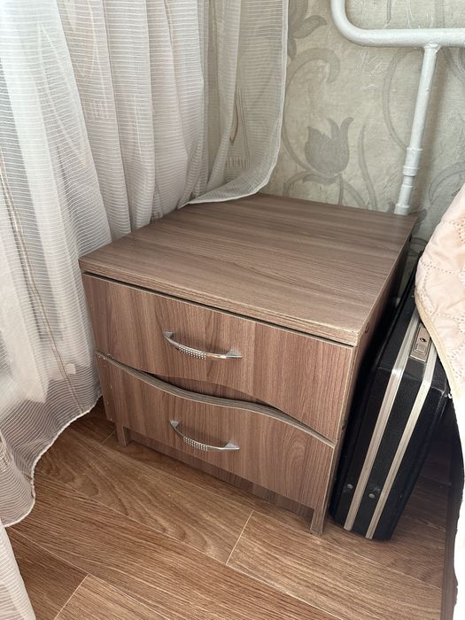 продается кровать с двумя тумбочками