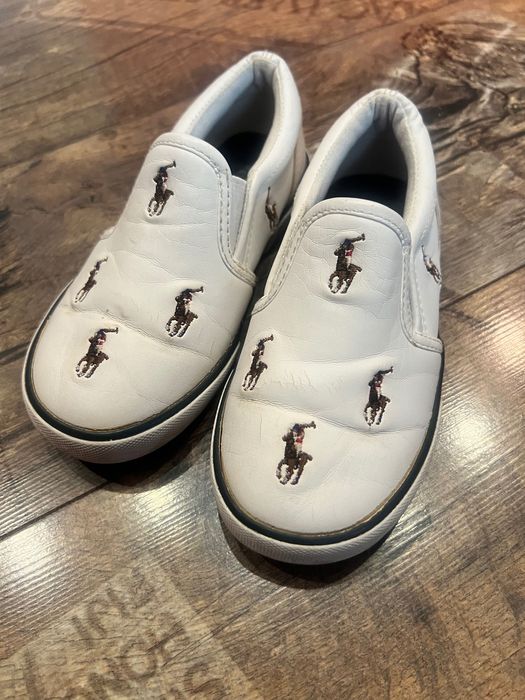 Затворени обувки за момиченце