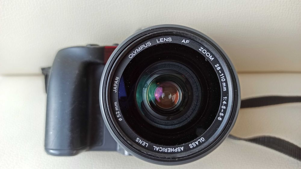 Продавам  ЛЕНТОВ фотоапарат ,,Olimpus'' IS 100