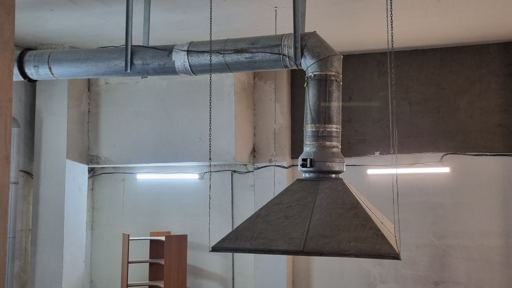 Вытяжка с зонтом для кафе