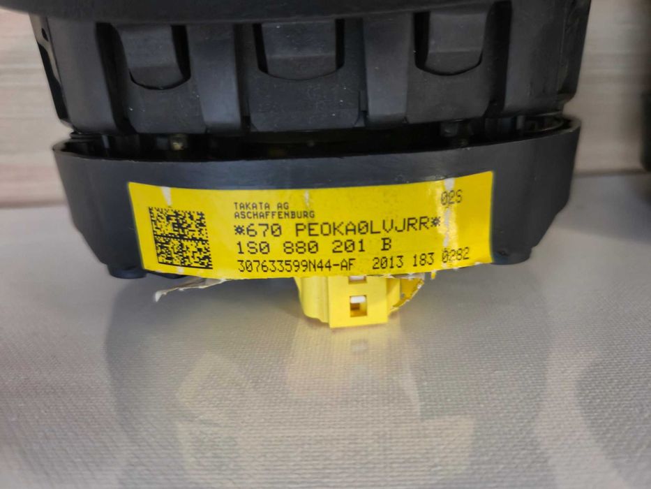 Airbag volan Volkswagen VW UP An 2011-2019 cod 1S0880201B