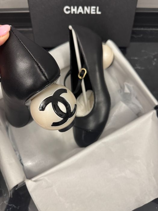 Уникални обувки Chanel