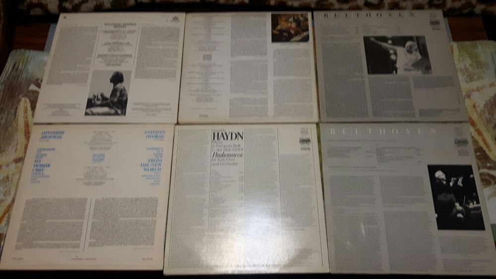 Плочи класическа музика и други.