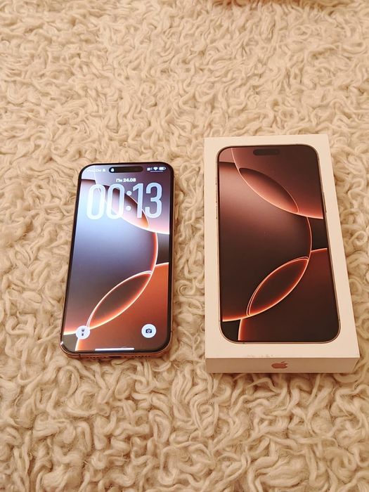iPhone 16 Pro Max, нов + 8 калъфы