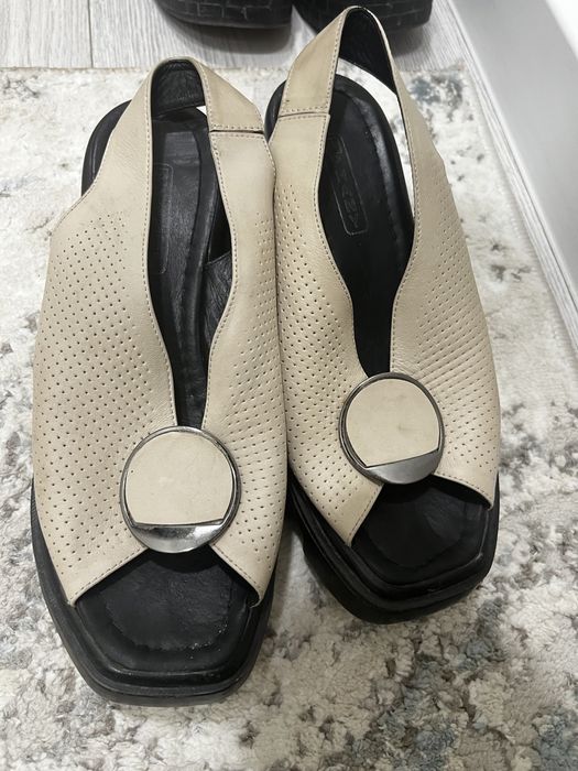 Продам босоножки