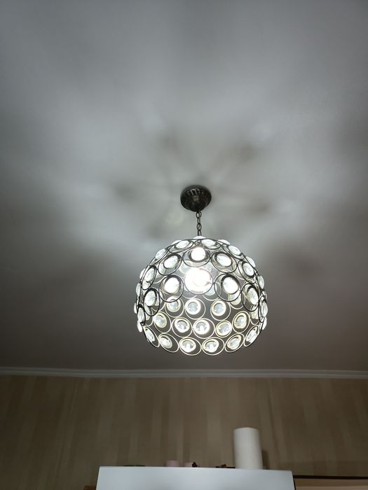 Продам люстру в отличном состоянии