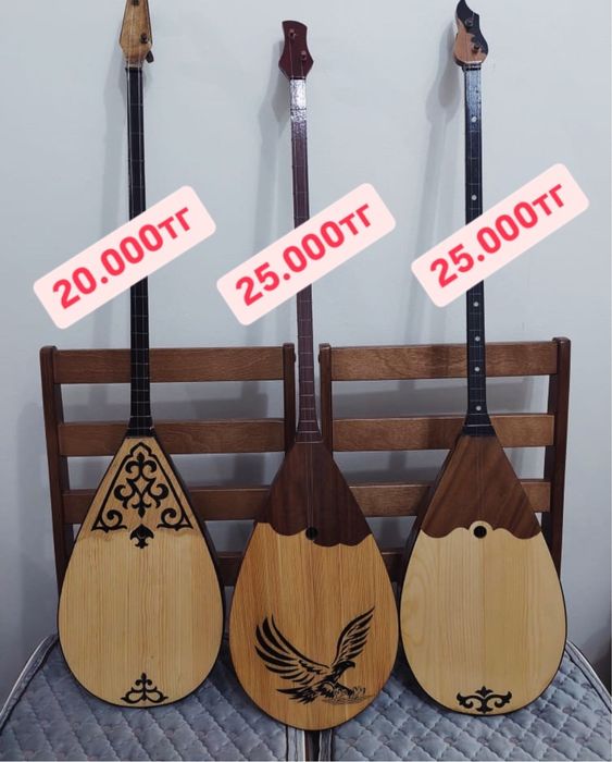 Гитара, домбыра, чехлы и қамшы