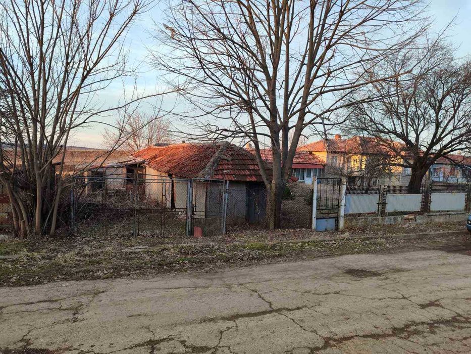 Продава се Къща в с. Тодорово, Област Разград - 300 кв.м за 213 €/кв.м - Снимка #2