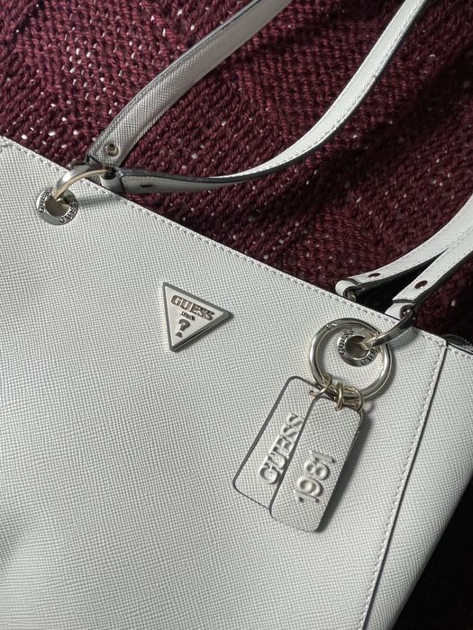 Сумка tote GUESS