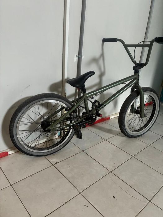 Продам велосипед BMX.
