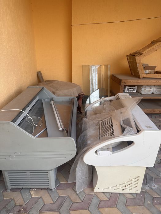 Продается витринные холодильники