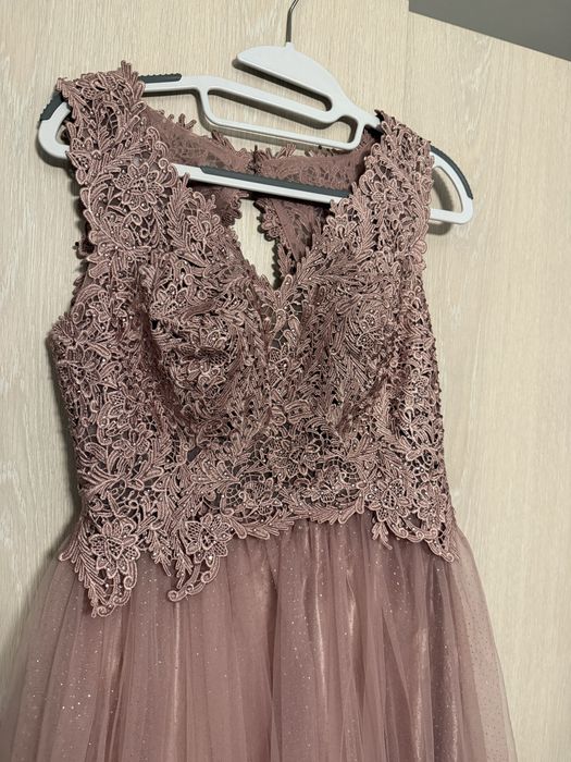 Vind rochie noua marimea 42