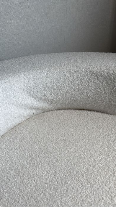 Продам кресло белого цвета