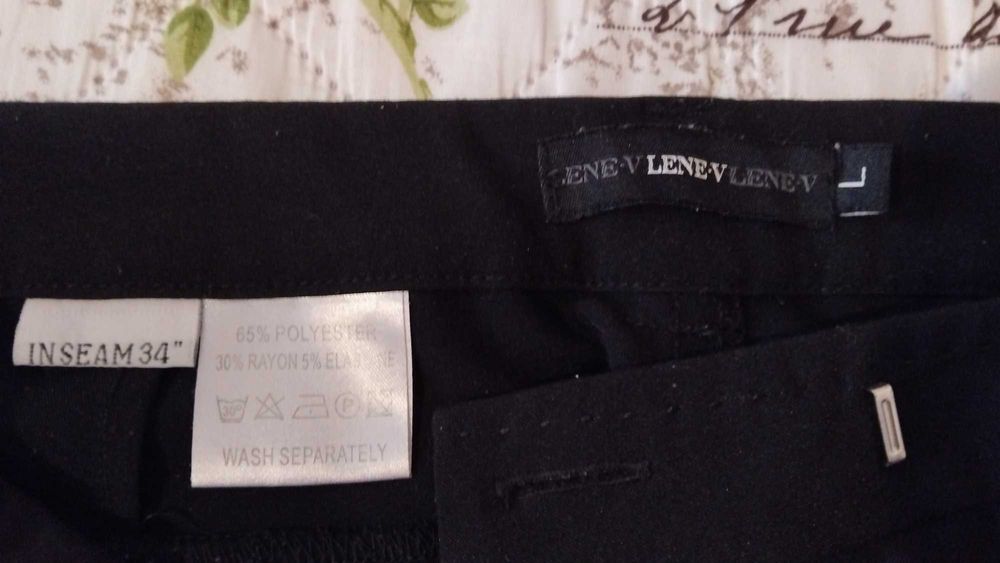 Продавам дамски черен панталон размер L