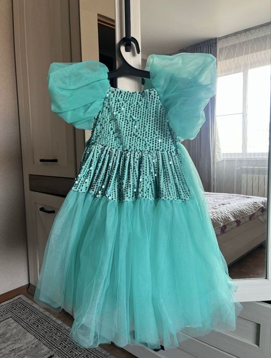 Продам платье для девочки